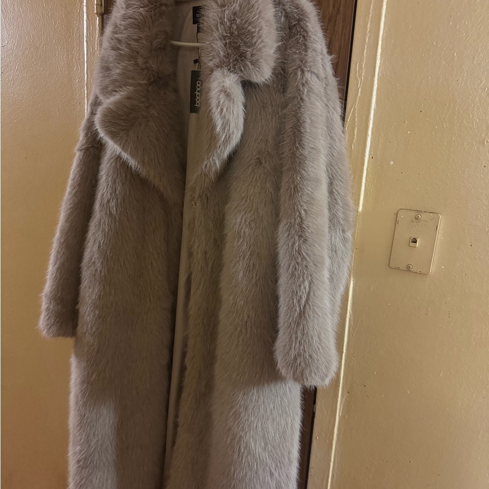 Boohoo Gray faux fur maxi coat  with Oversized Collar and Plush Material